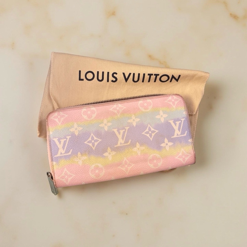 Authentic Louis Vuitton Limited Edition Escale Monogram  Giant - Picture 3 of 8